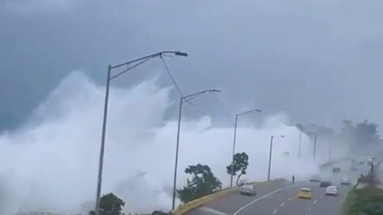 Huge waves hit coast of Santo Domingo !! Tropical storm Elsa in Dominican Republic