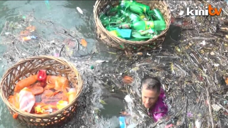 纵身跃入“垃圾海”！  德籍艺术家控诉邦咯岛污染
