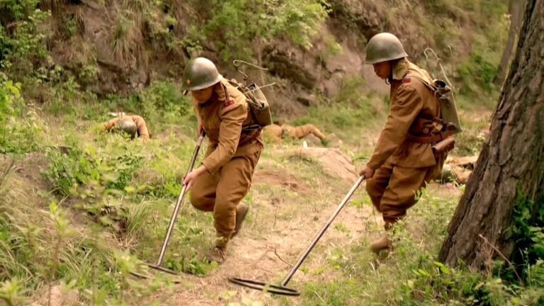 日軍明面上和土匪交換人質，暗地裡卻從後山偷襲，不成想後山有"神秘"地雷！