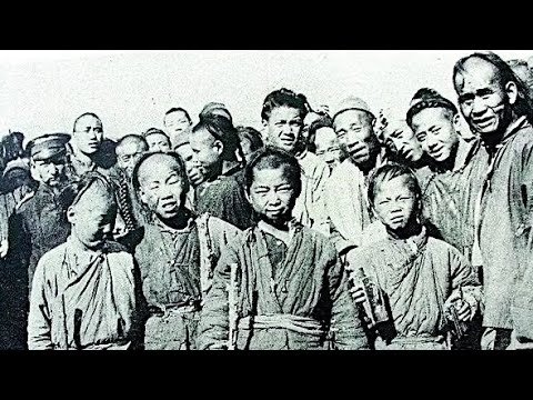 远东华人的命运｜西伯利亚从事军工的劳改营则关押的中国人经常冻饿累而死，比如搬运原木的劳改营经常需要工作12到14小时，中国人被分配十人一组，往往两周就会累死……