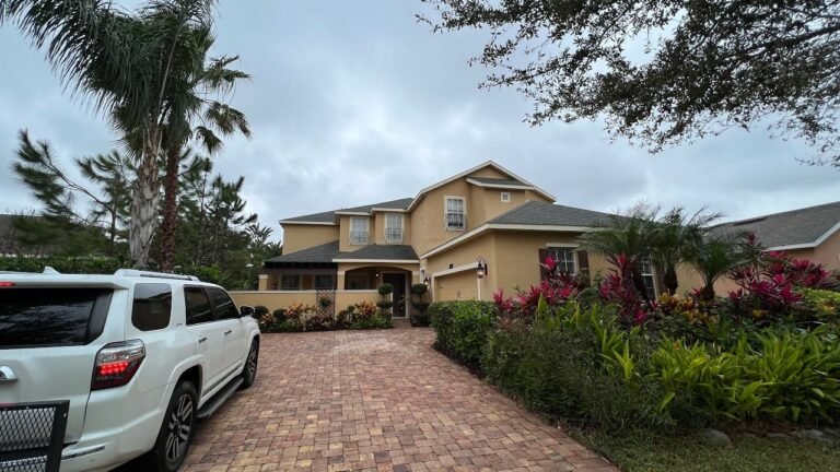 美国房价飞涨，胖子所在小区，有人卖房子，看看现在美国奥兰多80万的房子长啥样。谁想来跟胖子做邻居。