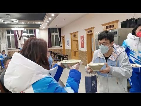 小尹冬奥Vlog丨志愿者师生驻地同庆生女生收到惊喜感动落泪