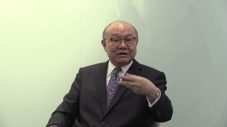 【訪問】18:00 10NOV2016 胡國興會後回答記者提問：通過居英權計劃，1993年自動獲得英籍，於數月前已申請放棄程序，有信心於遞交申請表前完成放棄手續