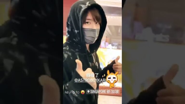 【姜濤今日✈️美國工作，IG分享在星加坡轉機時與同行工作人員鬼馬開心互動，又👍🏻👍🏻又跳住✌🏻✌🏻，一時扮明星一時扮保安員，隔住個mon都feel到有幾輕鬆幾kai sin🤣🤣】