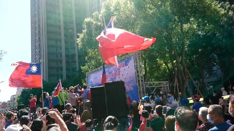 唱給“蔡英文”聽吧………！國旗屋2021/10/10如期唱國歌 升國旗！中華民國 生日快樂！