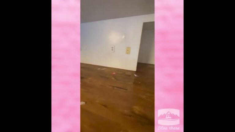 美國蝸居 #二等公民            紐約最細的單位面積只有55平方呎，但每月租金達1,400美元（1.09萬港元）。地產經理實測居住環境發現根本無法伸直腳睡覺😱